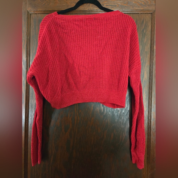 Size Large cropped red sweater - Picture 2 of 2